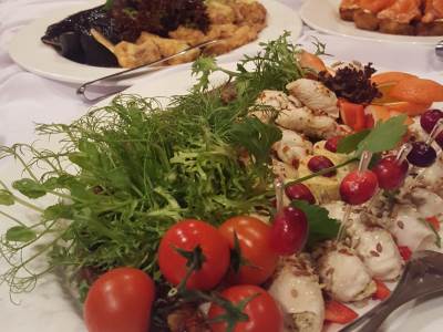 Uzkodu plates pēc pasūtījuma