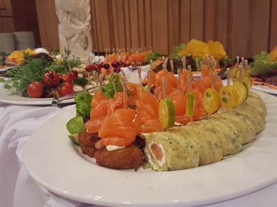 Uzkodu plates pēc pasūtījuma