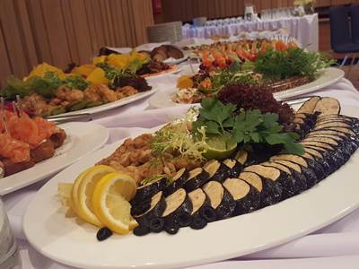 Uzkodu plates pēc pasūtījuma