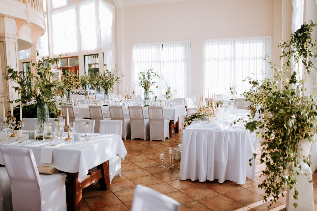 Galdu klāšana, banketu organizēšana un telpas viesībām